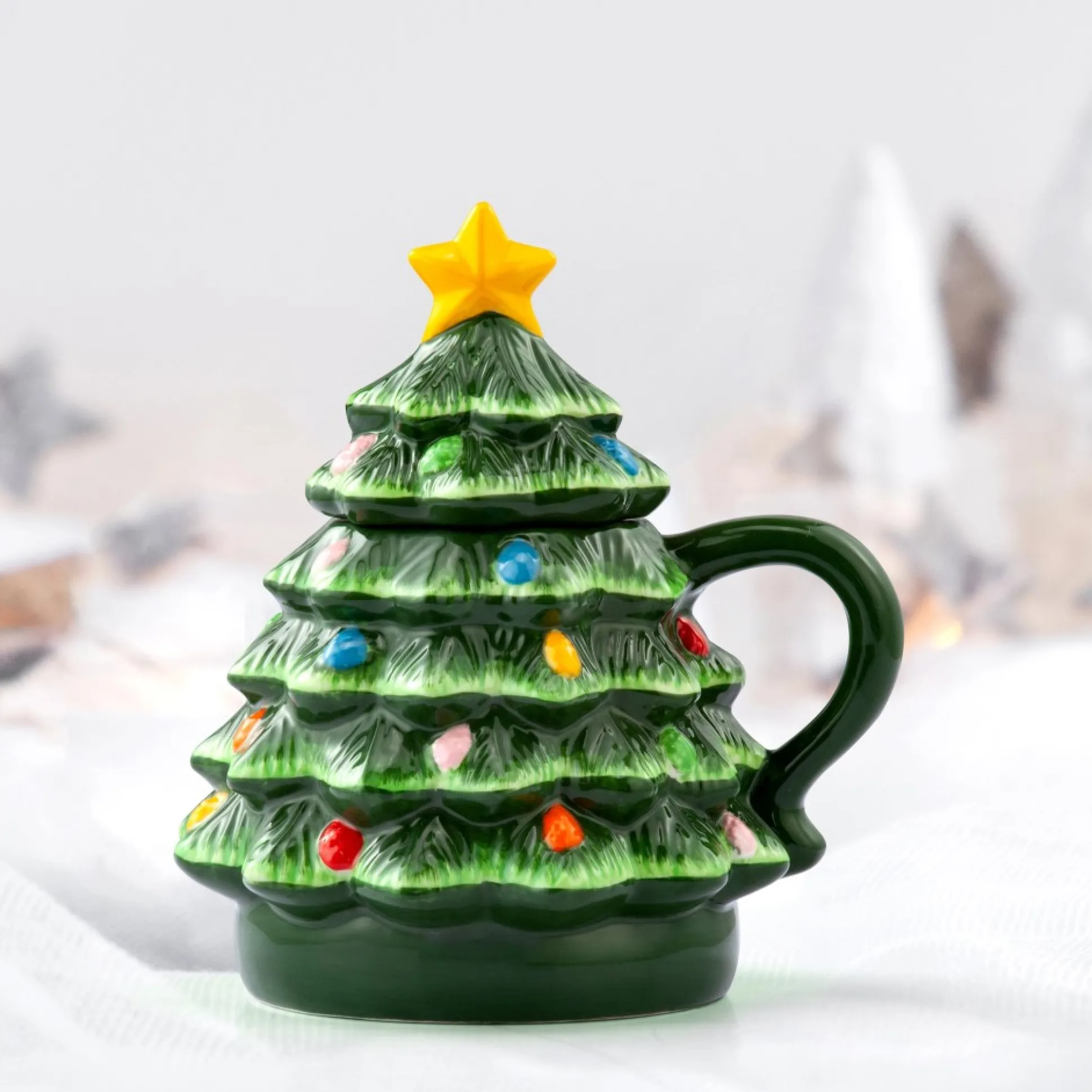 nostalgic_ceramic_tree_lidded_mug_1.webp Store Mr. Christmas 6" Nostalgic Ceramic Tree Lidded Mug