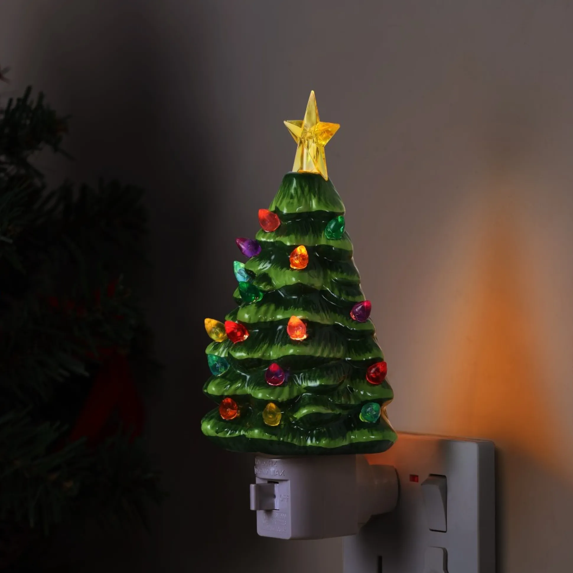 nostalgic_ceramic_tree_nightlight__green_1.webp Fashion Mr. Christmas Nostalgic Ceramic Tree Nightlight - Green